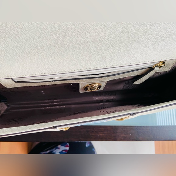 Vince Camuto leather clutch in beige/cream and blue with gold hardware. - Picture 4 of 5